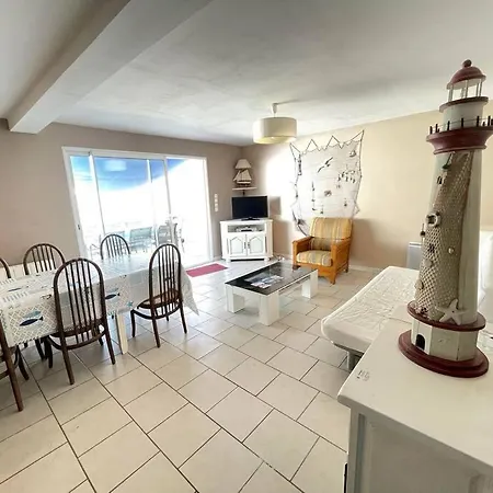 Гостевой дом Eugene & Eugenie - Maison Familiale - Proche Gare Ле-Сабль-д’Олон