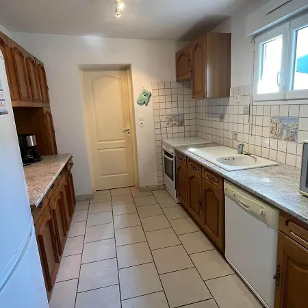 Casa de hóspedes Eugene & Eugenie - Maison Familiale - Proche Gare 4*