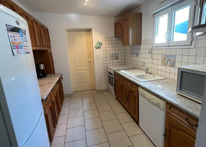 Casa de hóspedes Eugene & Eugenie - Maison Familiale - Proche Gare 4*