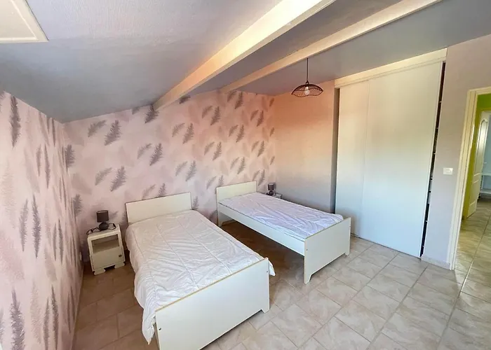 Casa de hóspedes Eugene & Eugenie - Maison Familiale - Proche Gare 4*