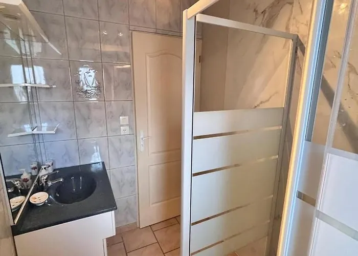 Eugene & Eugenie - Maison Familiale - Proche Gare Casa de hóspedes 4*